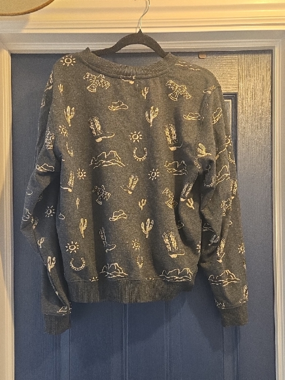 Ariat MED Charcoal Crewneck Sweater with Cream Western Icons - Picture 2 of 3